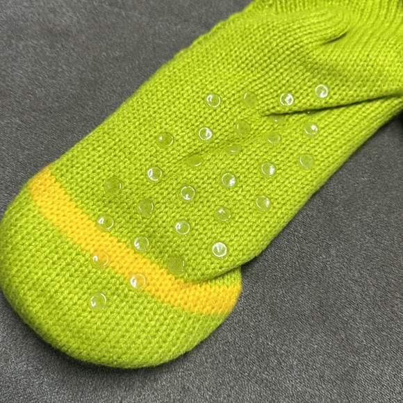 🎄🎅 Dr. Seuss The Grinch with Santa Hat Long Slipper Socks🎅🎄 - Picture 4 of 5